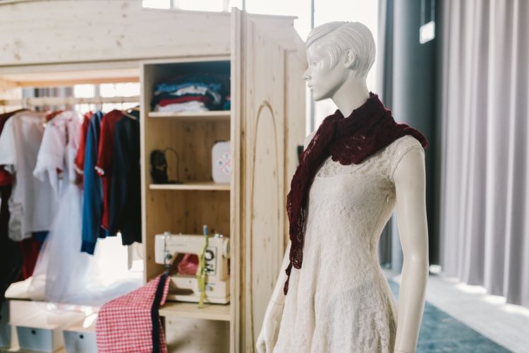 tuchfuehlung_eroeffnung_austellung_web-012